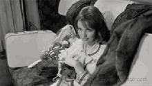 Come Hither GIF - The Beatles Michelle Come Here GIFs