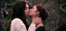Kissing Emily Dickinson GIF - Kissing Emily Dickinson Emily Sue GIFs