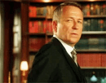 Seanpertwee What GIF - Seanpertwee What Surprised GIFs