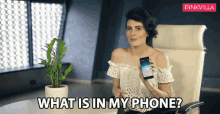 What Is In My Phone Madana Karimi GIF - What Is In My Phone Madana Karimi Pinkvilla GIFs