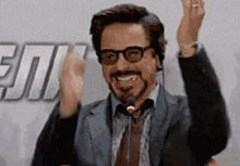 Clapping Hands Robert Downey Jr GIF - Clapping Hands Robert Downey Jr Smiling GIFs