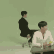 Sf9rowoon Chair Spinning GIF - Sf9rowoon Chair Spinning GIFs