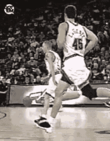 Basketball Behind The Back GIF - Basketball Behind The Back Trick GIFs