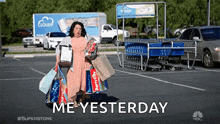 Carrying Bags Oops GIF - Carrying Bags Oops Too Heavy GIFs