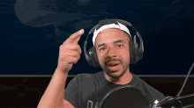 Pointing Raynday Gaming GIF - Pointing Raynday Gaming Over There GIFs