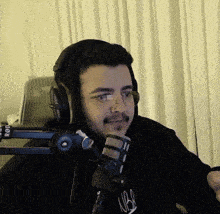 a man wearing headphones and a microphone with the word rode on the side
