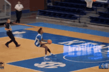 Daimion Collins Windmill GIF - Daimion Collins Windmill Dunk GIFs