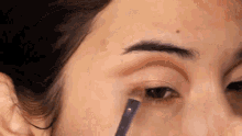 Delinear Laura Sanchez GIF - Delinear Laura Sanchez Maquillaje De Ojos Sombras GIFs