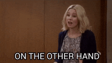 a woman is pointing at something with the words " snitches do get stitches " written below her
