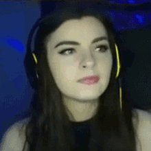 Jamming Amelia Hersee GIF - Jamming Amelia Hersee Her Gaming GIFs