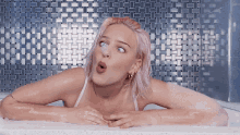 Anne Marie To Be Young GIF - Anne Marie To Be Young Bath GIFs