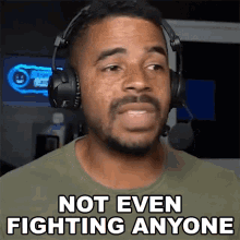 Not Even Fighting Anyone Evan Raynr GIF - Not Even Fighting Anyone Evan Raynr Raynday Gaming GIFs