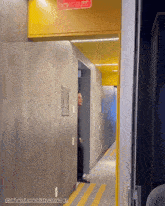 a hallway with a sign that says lavado