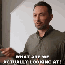 What Are We Actually Looking At Derek Muller GIF - What Are We Actually Looking At Derek Muller Veritasium GIFs