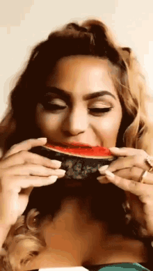 So Watermelon Watermelon GIF - So Watermelon Watermelon Eating Watermelon GIFs