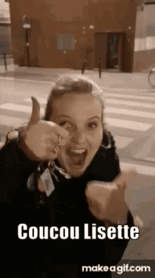 Coucou Lisette Thumbs Up GIF - Coucou Lisette Thumbs Up Smiling GIFs