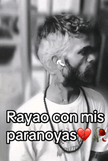 a black and white photo of a bearded man with the words rayao con mis paranovas
