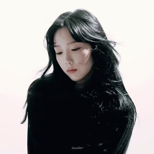 태연 흑발 GIF - 태연 흑발 소녀시대 - Discover &amp; Share GIFs