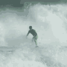 Surfista Celebrando Flamboiar GIF - Surfista Celebrando Flamboiar Surfista Dentro Da Onda GIFs