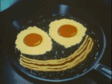 breakfast egg bacon sizzlingbacon fryingpan
