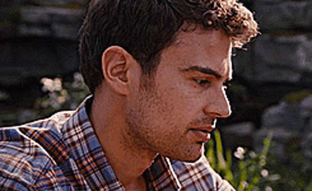 The Time Travelers Wife Theo James GIF - The Time Travelers Wife Theo James Time Travelers Wife GIFs