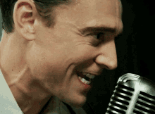 Tom Hiddleston Singing GIF - Tom Hiddleston Singing Mic GIFs