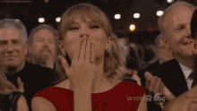 Taylor Swift Kiss GIF - Taylor Swift Kiss Awards GIFs