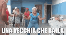 Vecchia Che Balla Una Vita In Vacanza Vecchietta Lo Stato Sociale Festival Di Sanremo GIF - Old Lady Dancing Old Lady Italian Song GIFs