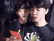 Johnny Suh Mark Lee GIF - Johnny Suh Mark Lee Offended GIFs