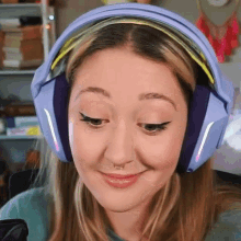 Luxie Luxiegames GIF - Luxie Luxiegames Shrug GIFs
