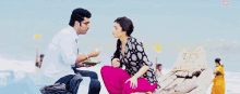 Alia Bhatt & Arjun Kapoor Eating GIF