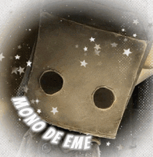 a picture of a person with a bag on their head and the words mono de eme below it