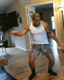 Dropping It Low Dance GIF - Dropping It Low Dance Funny Dancer GIFs