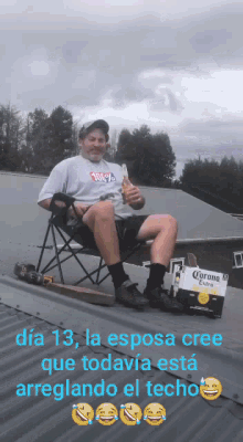 Buscón Fixing Roof GIF - Buscón Fixing Roof Chill GIFs