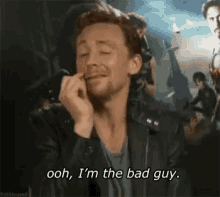 Im The Bad Guy Tom Hiddleston GIF - Im The Bad Guy Tom Hiddleston Eyebrow GIFs