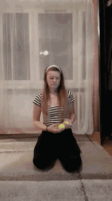 blonde girl tenis balls juggle