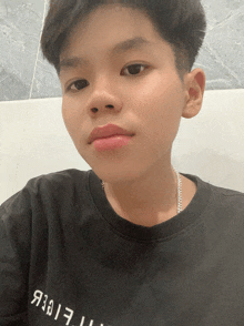 a young boy wearing a black shirt with the letters eiger on it