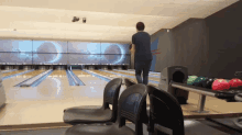 Aplep Bowling GIF - Aplep Bowling Short GIFs