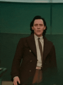 Loki Tom Hiddleston GIF - Loki Tom Hiddleston Waiting GIFs