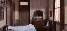 Klappbett - Gute Nacht GIF - Jump Window Bed GIFs