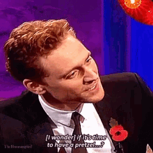 Tom Hiddleston Food GIF - Tom Hiddleston Food Pretzel GIFs