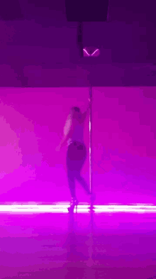 Pole Dance Moves GIF - Pole Dance Moves Yes GIFs