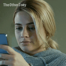 Smiling Josephine Langford GIF - Smiling Josephine Langford The Other Zoey GIFs