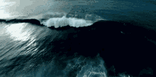 Una Ola Muy Grande GIF - Ocean Wave GIFs