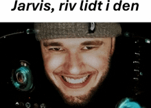 a picture of a man with the words jarvis riv lidt i den