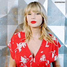 Swifferpics Taylor Swift GIF - Swifferpics Taylor Swift Wave GIFs