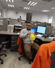 Gy Office GIF - Gy Office Balloon GIFs