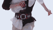 a person is wearing a belt with the letter h on the strap