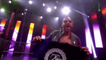 a man wearing sunglasses stands in front of a podium with the letter r on it ..