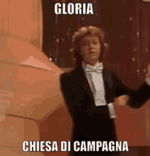 Umberto Tozzi Gloria GIF - Umberto Tozzi Gloria Chiesa Di Campagna GIFs